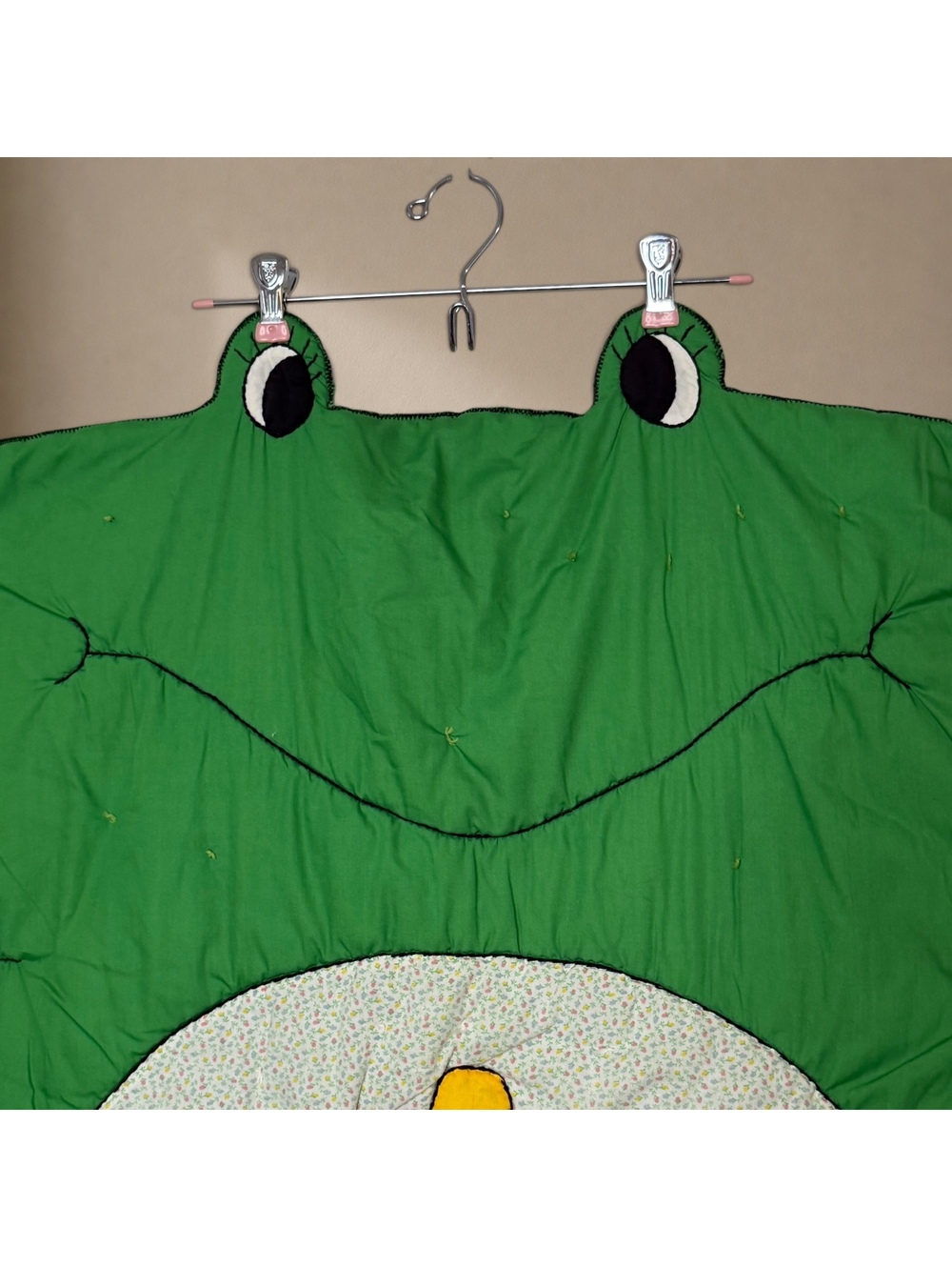 Vintage Frog Crib Quilt Nursery Wall Hanging Handmade Green Frog Blanket - Picture 3 of 4